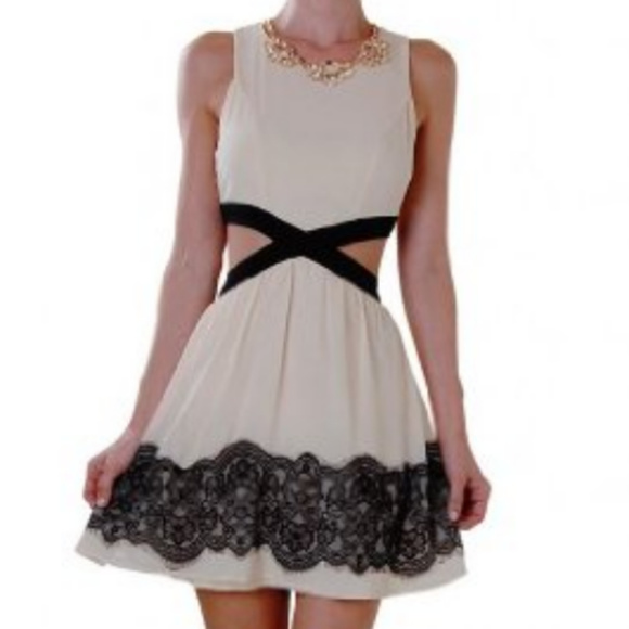 Humble Chic Dresses & Skirts - ❤⭐HP❤⭐ Romantic white dress with black lace detail